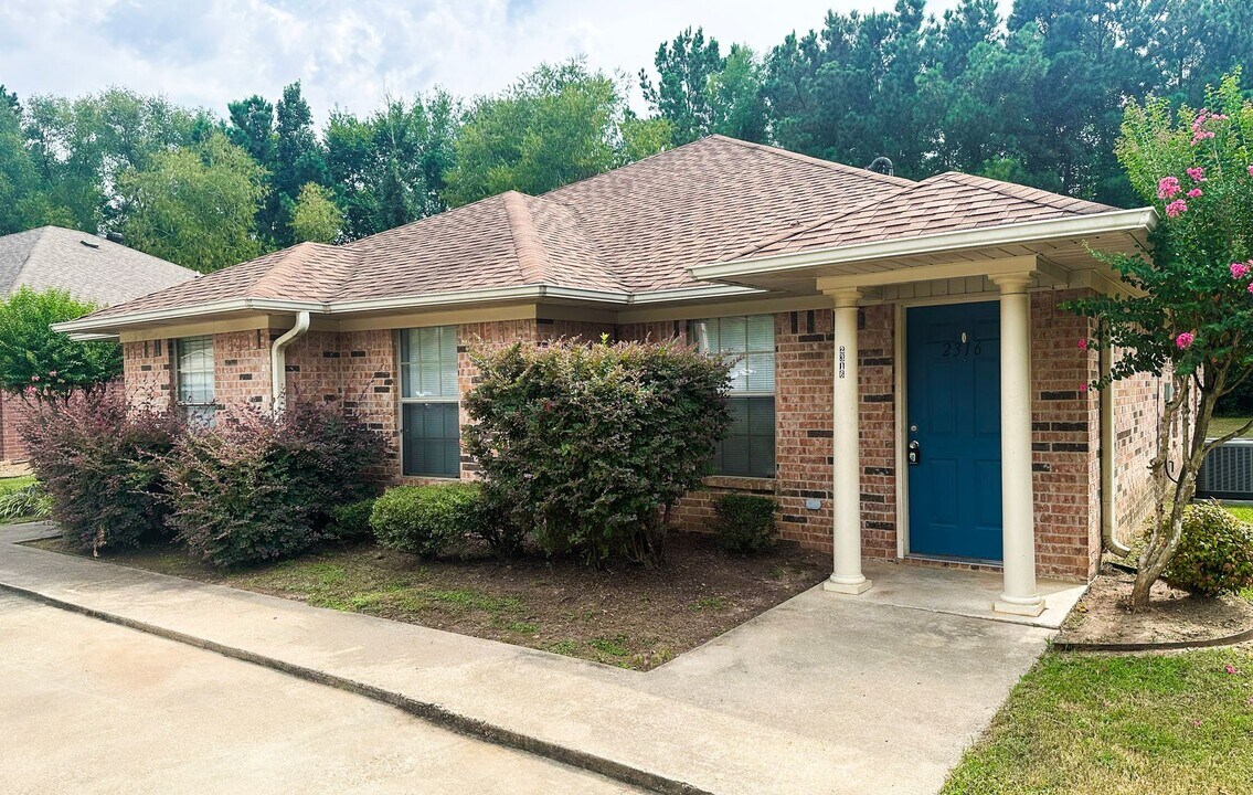 2316-2318 Red Branch Dr in Texarkana, AR - Building Photo