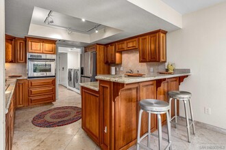 2420 Torrey Pines Rd in San Diego, CA - Building Photo - Building Photo