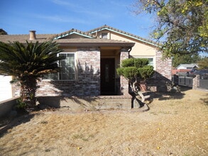 449 Aztec Ln in Lathrop, CA - Foto de edificio - Building Photo