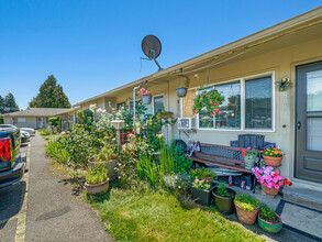 8001 SE Glencoe Rd in Milwaukie, OR - Building Photo - Building Photo