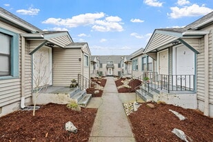 Town Manor Apartments in Bremerton, WA - Building Photo