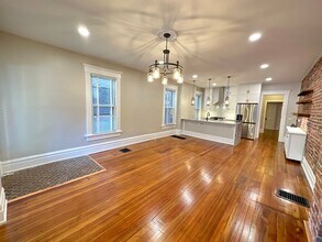 866 Dennison Ave in Columbus, OH - Foto de edificio - Building Photo