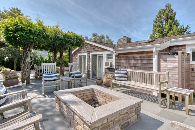 property at 21 Mako Ln