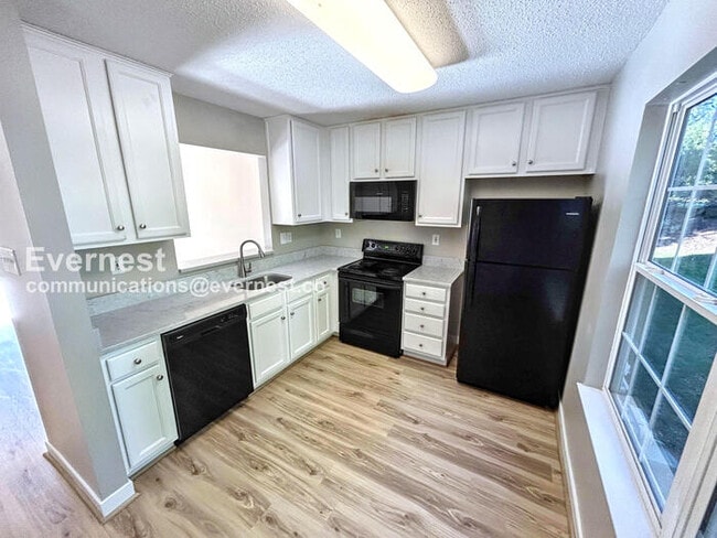 4610 Twin Hickory Lake Dr in Glen Allen, VA - Foto de edificio - Building Photo