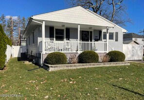 509 Laurel Ave in Allenhurst, NJ - Building Photo