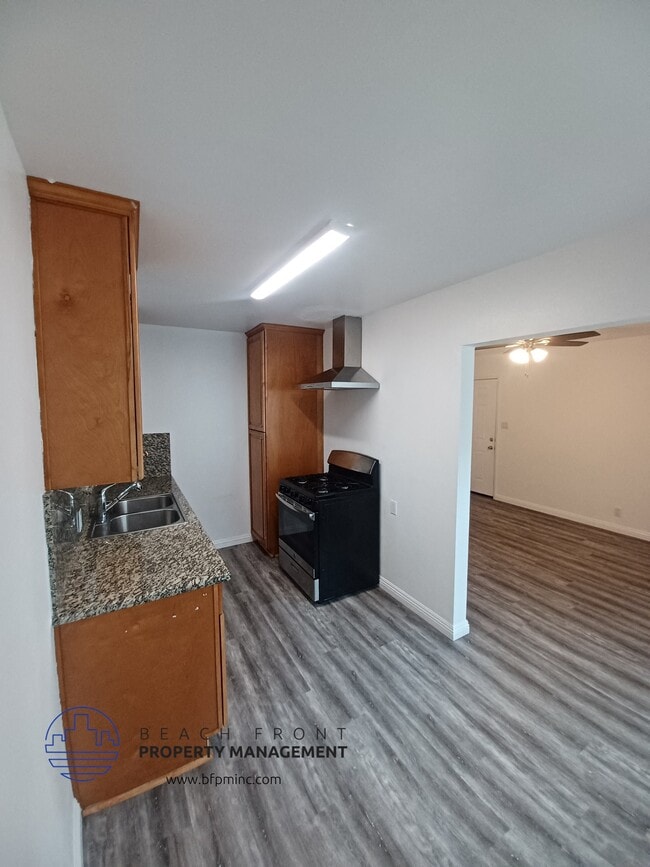 1145 E 1st St in Long Beach, CA - Building Photo - Building Photo