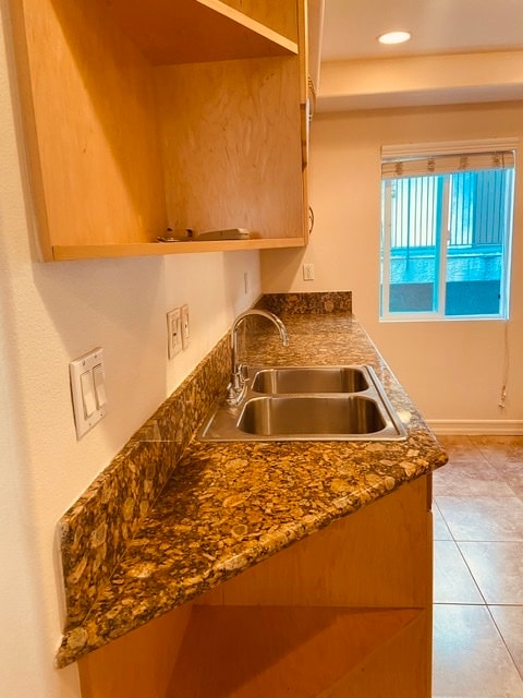 2410 N Naomi St, Unit 101 in Burbank, CA - Foto de edificio - Building Photo