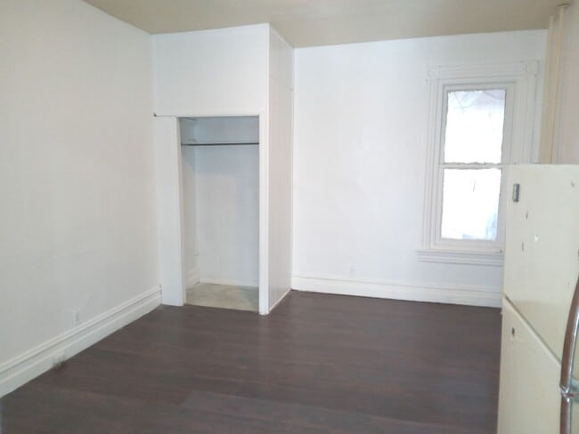 property at 625 N 6th St