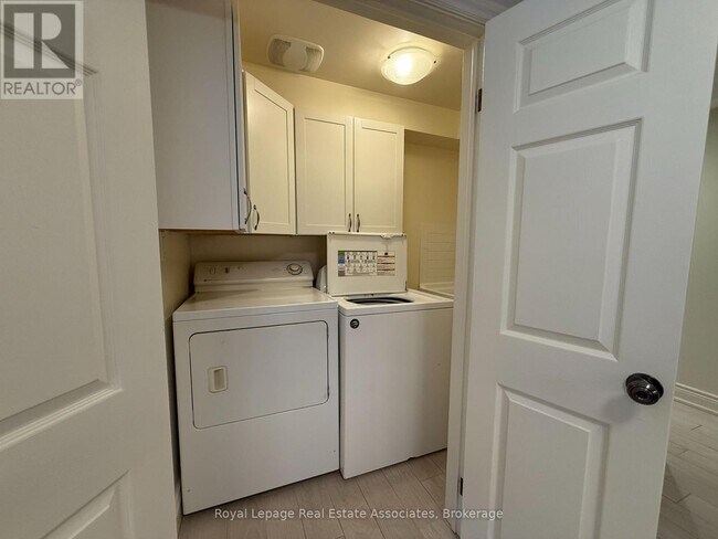 252 Codsell Ave in Toronto, ON - Building Photo - Building Photo