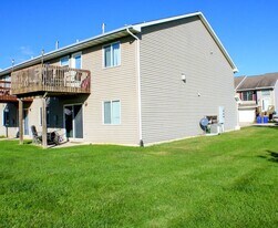 1405 Hayden Ln in North Liberty, IA - Building Photo