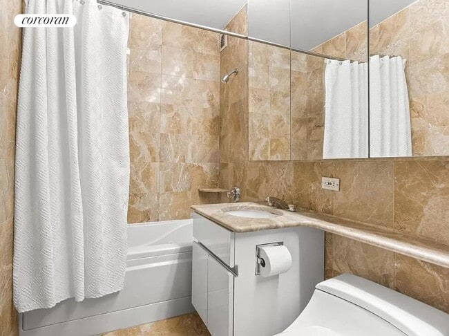 150 E 57th St in New York, NY - Building Photo - Building Photo