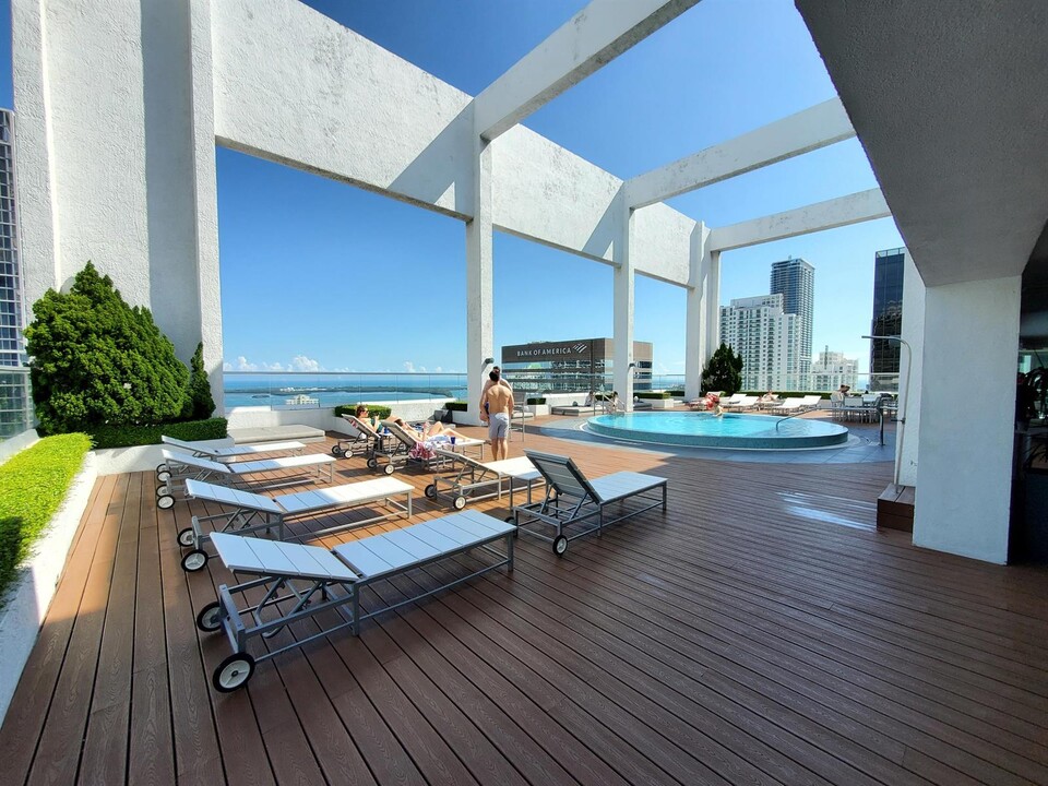 500 Brickell Ave, Unit 3407 in Miami, FL - Foto de edificio