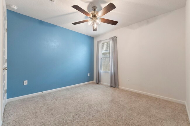 7805 Lakeside Oaks Dr in Pensacola, FL - Building Photo - Building Photo