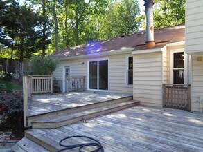 3800 Bell Rd in Burtonsville, MD - Foto de edificio - Building Photo