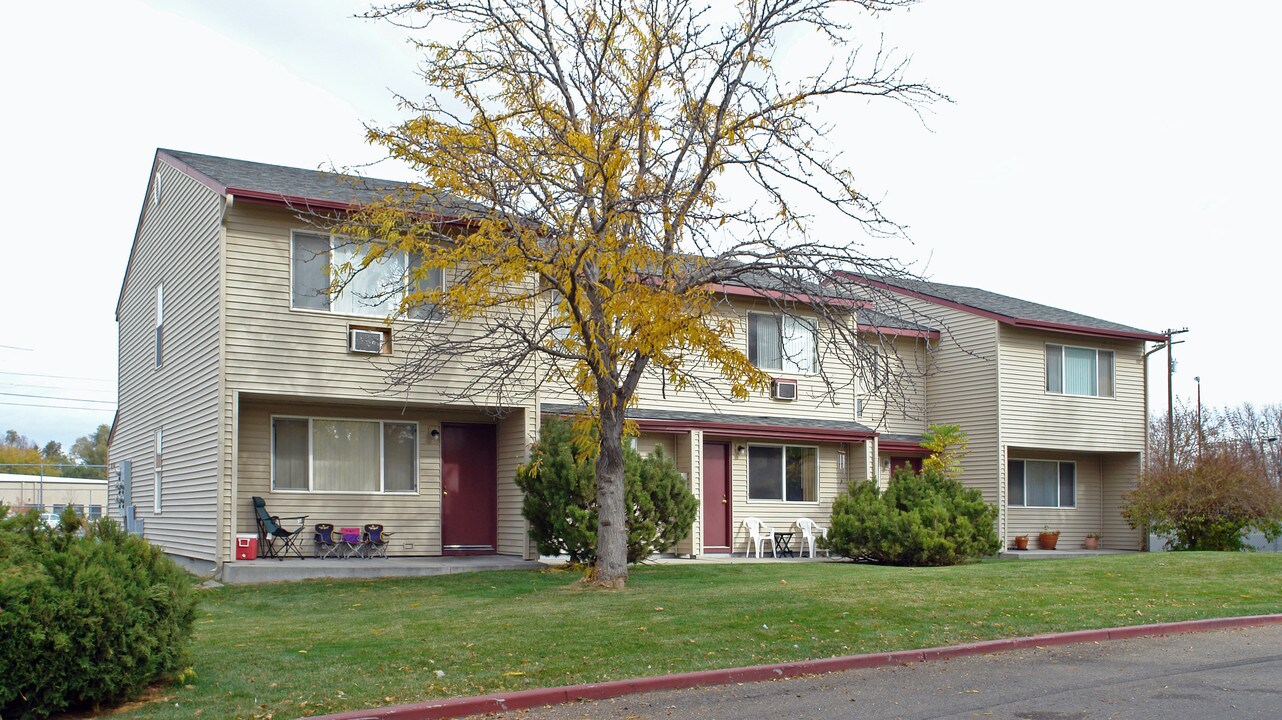 Greystone Court Apartments in Caldwell, ID - Building Photo