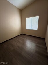 9613 Sterling Ridge Ave in Las Vegas, NV - Foto de edificio - Building Photo