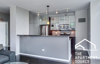 123 S Green St in Chicago, IL - Building Photo - Building Photo