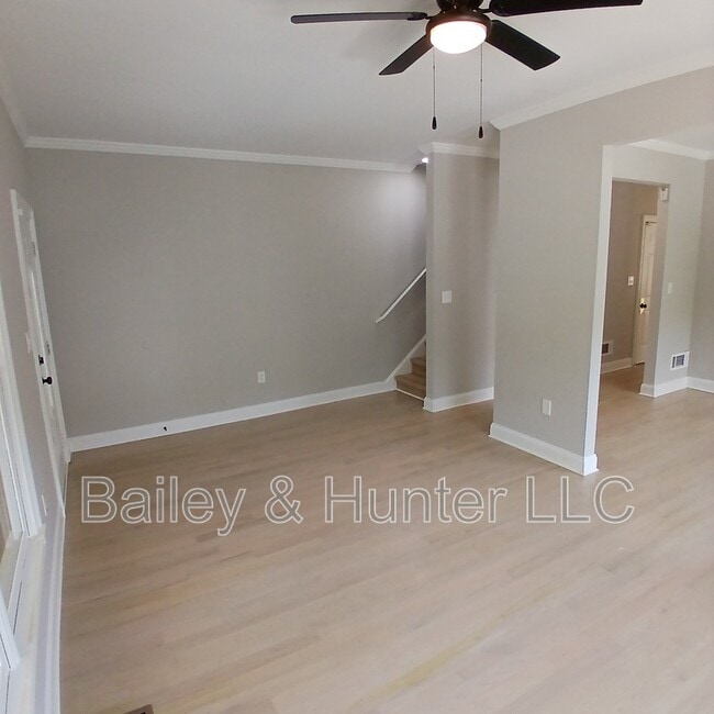 573 Lawton St SW in Atlanta, GA - Building Photo - Building Photo