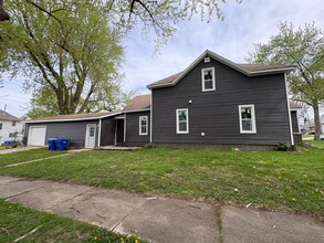 302 3rd Ave NW in Oelwein, IA - Building Photo - Building Photo