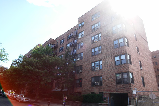 13630 Sanford Ave in Flushing, NY - Building Photo - Building Photo