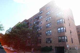 Yorkshire Gardens Condominiums in Flushing, NY - Building Photo - Building Photo