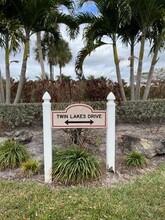 10153 Twin Lakes Dr, Unit 2-A in Coral Springs, FL - Foto de edificio - Building Photo