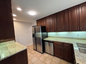 681 Overland Ave, Unit #1 in Cincinnati, OH - Building Photo - Building Photo