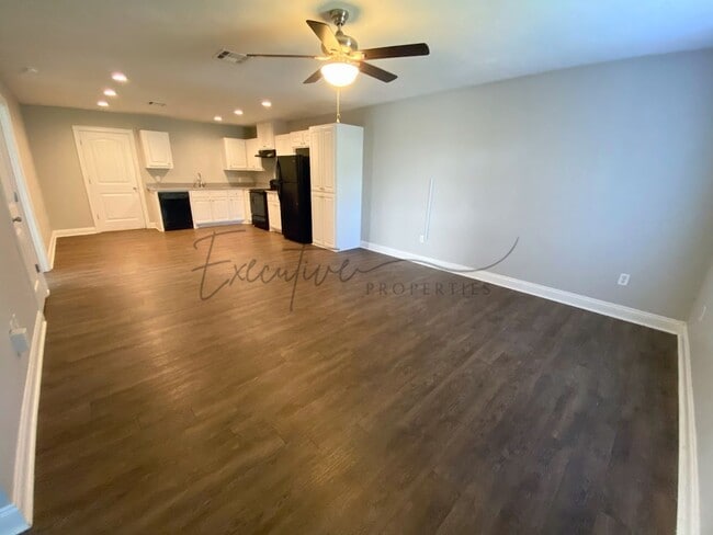 193 Gilmore Rd in Moss Bluff, LA - Building Photo - Building Photo