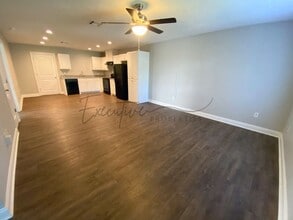 193 Gilmore Rd in Moss Bluff, LA - Building Photo - Building Photo