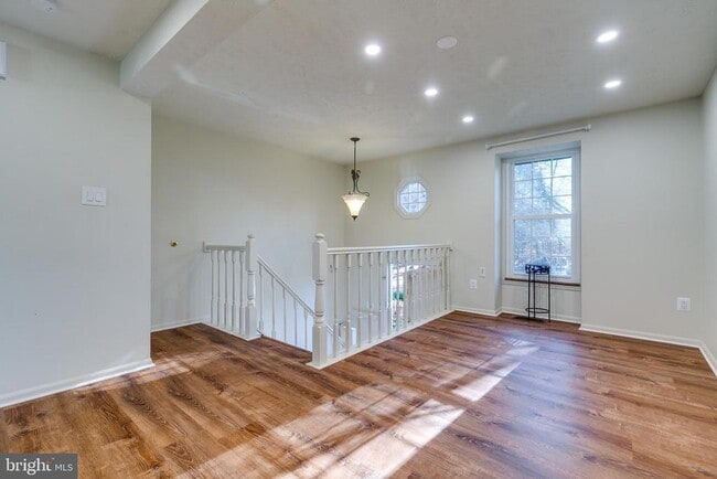 1589 Woodcrest Dr in Reston, VA - Building Photo - Building Photo