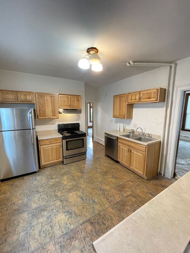 property at 530 N 16th Ave E