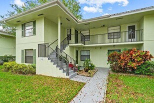 2001 Sabal Ridge Ct in Palm Beach Gardens, FL - Building Photo