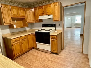 995 Nevin St in Akron, OH - Foto de edificio - Building Photo