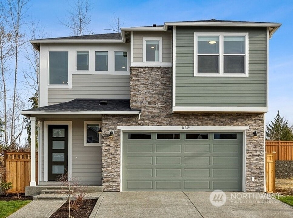 14949 Olympic Lp E in Bonney Lake, WA - Building Photo