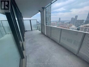 25 Richmond St E in Toronto, ON - Building Photo - Building Photo