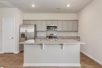 137 Foundation Wy in Simpsonville, SC - Building Photo - Building Photo