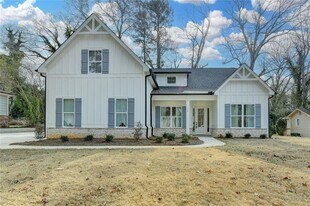 1329 Davis St in Sugar Hill, GA - Building Photo