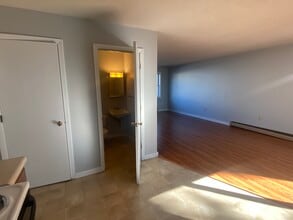 Pinewood Apartments in Bangor, ME - Building Photo - Building Photo