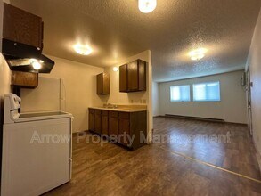 910 East E Street in McCook, NE - Building Photo - Building Photo