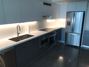 404 E College St in Iowa City, IA - Building Photo - Building Photo