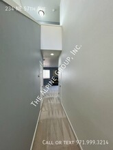 234 NE 57th Ave in Hillsboro, OR - Building Photo - Building Photo
