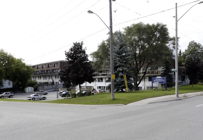 Milligan Apartments and Townhomes in Barrie, ON - Building Photo - Building Photo