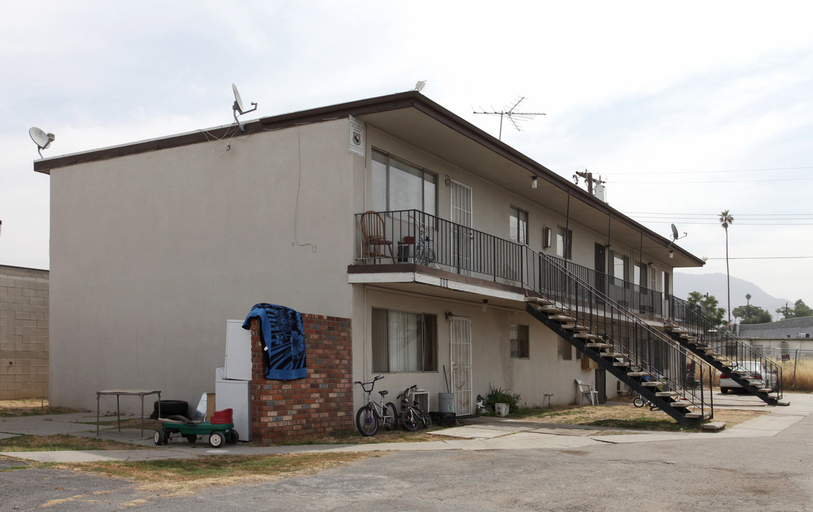 Devener Arms Apartments in Riverside, CA - Building Photo