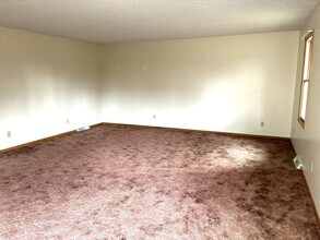 1248 Boettler Rd, Unit 1248 Boettler Rd in Uniontown, OH - Building Photo - Building Photo