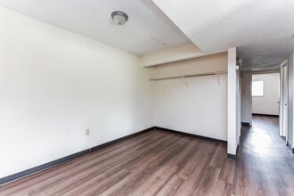 Hilldale Apartments in Memphis, TN - Foto de edificio - Building Photo