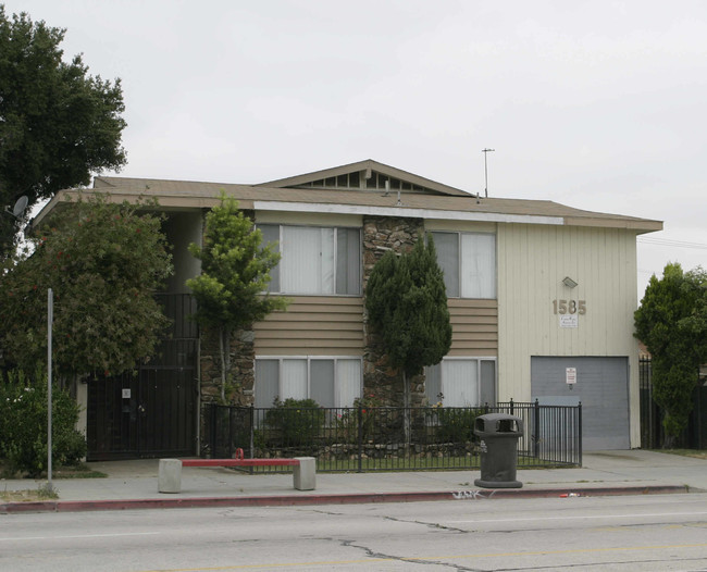 1585 Pacific Ave in Long Beach, CA - Foto de edificio - Building Photo