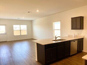 938 Circle Wy in Jarrell, TX - Building Photo - Building Photo