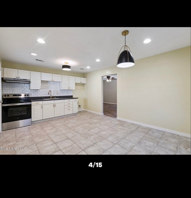 2410 Tyler Ave in Pascagoula, MS - Foto de edificio - Building Photo