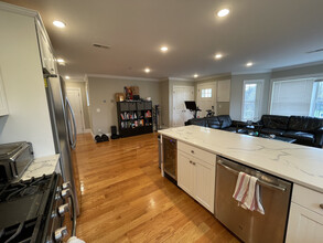118 Holland St in Somerville, MA - Building Photo - Building Photo