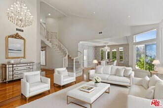 3900 Hilton Head Way in Los Angeles, CA - Building Photo - Building Photo